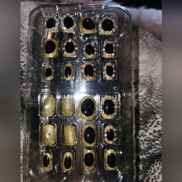 Nail Inc Nail With Swarovski Crystal Elements - Picture 1 of 3